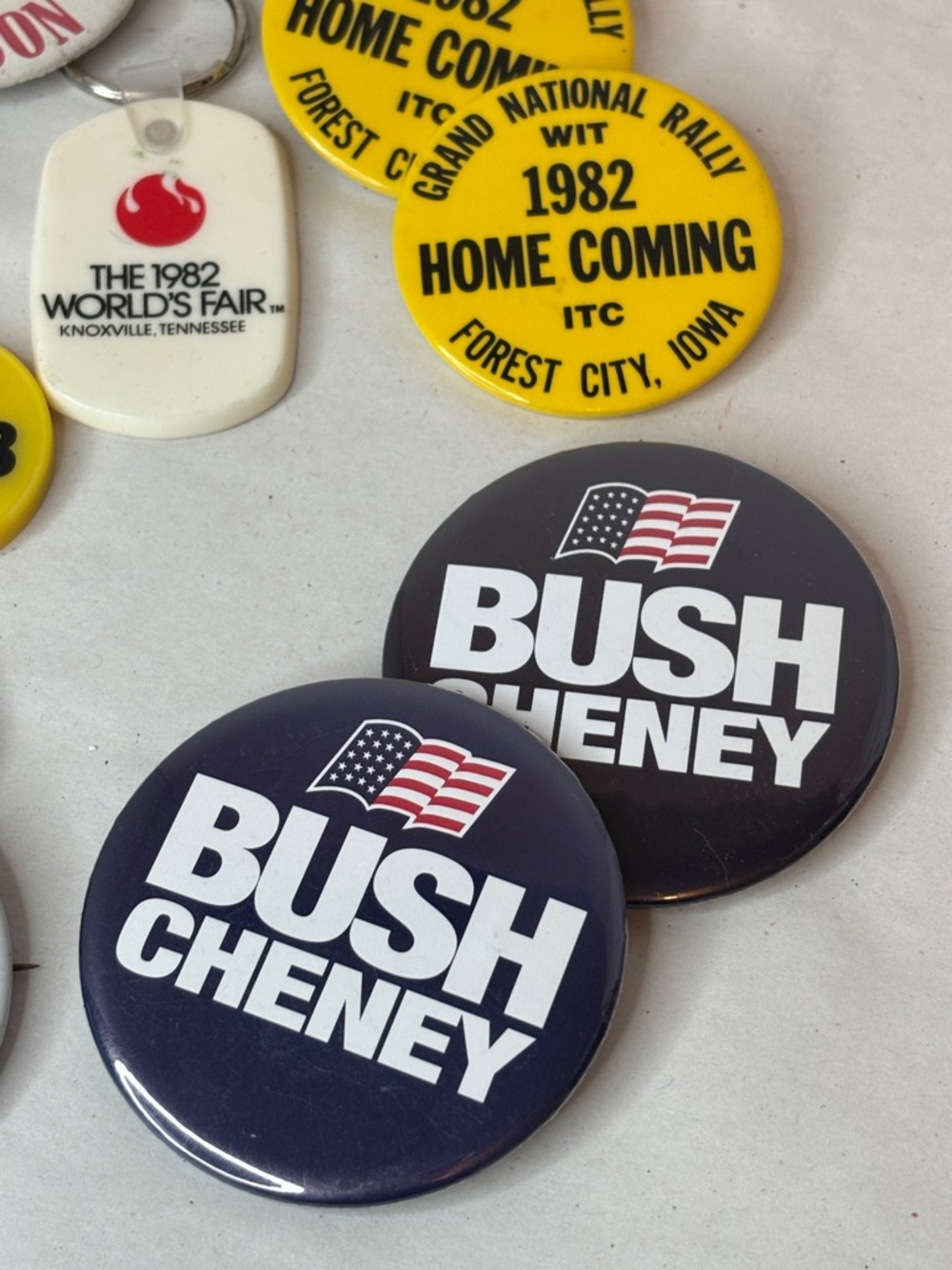 Vintage Collection Memorabilia Buttons and Patches - Picture 7 of 8